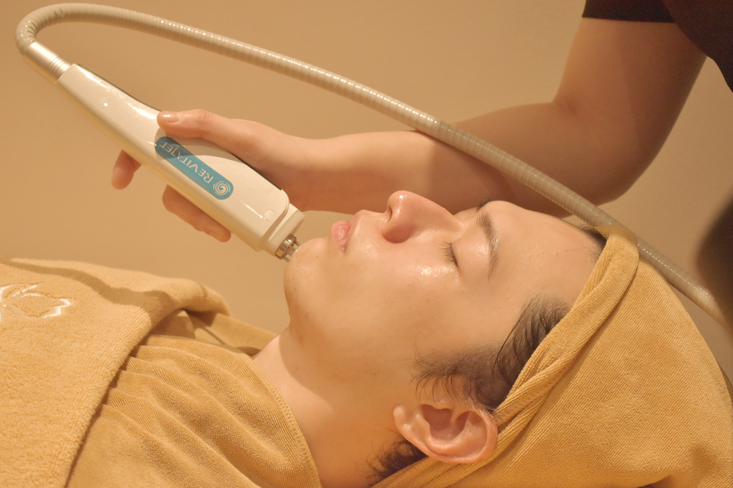 RevitaJet Treatment for acne skin and improving face texture
